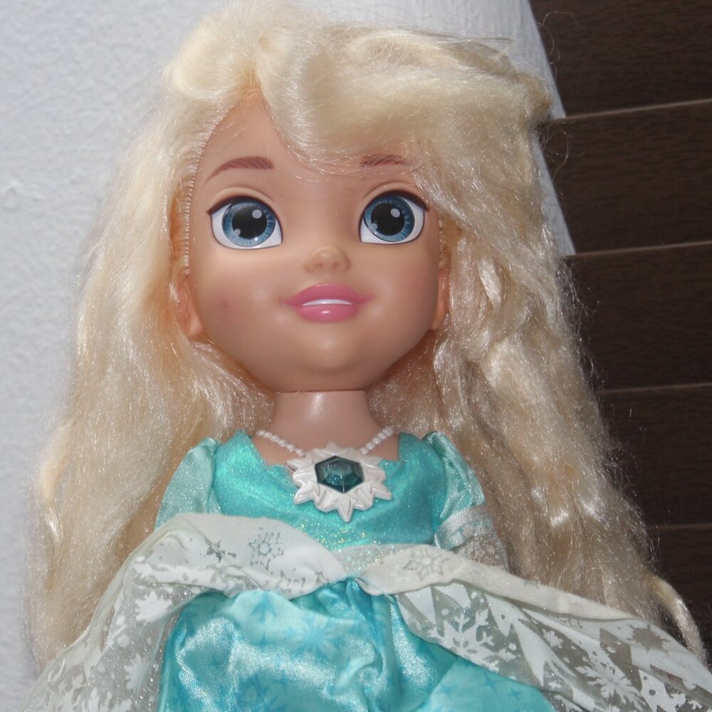 JAKKS Pacific Frozen Playdate Elsa Doll